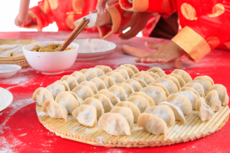 饺子：中国传统美食与节日习俗的完美结合