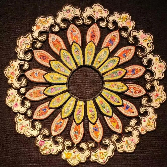 云肩，中国传统服饰的顶流之美